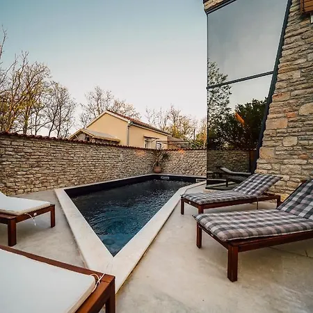 Casa Giulia With Heated Pool וילה פריבלאקה