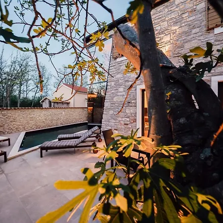 Casa Giulia With Heated Pool וילה פריבלאקה