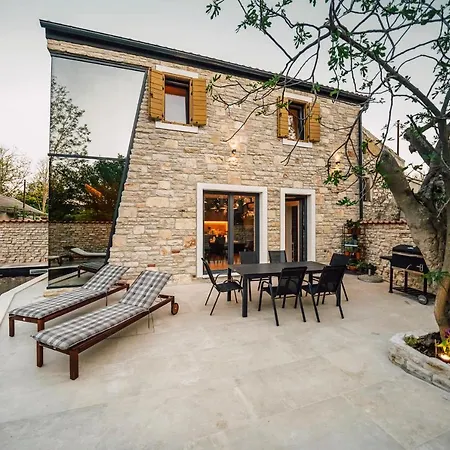 Casa Giulia With Heated Pool Vila