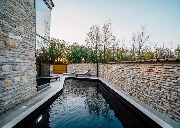 Vila Casa Giulia With Heated Pool