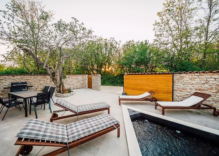 Вилла Casa Giulia With Heated Pool Привлака