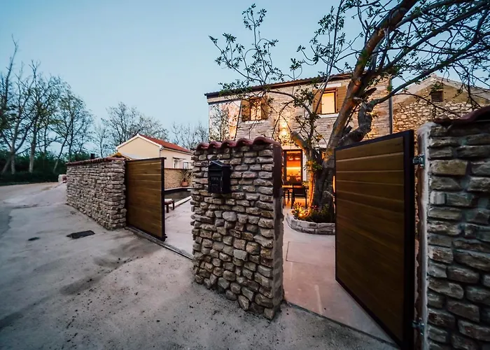 Casa Giulia With Heated Pool * Привлака