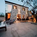 Casa Giulia With Heated Pool * Privlaka (Zadar)