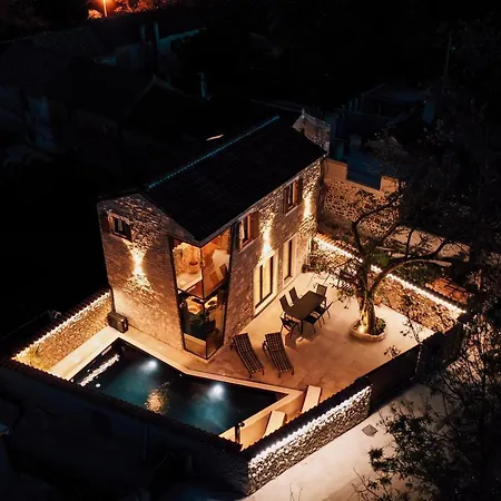 Casa Giulia With Heated Pool Villa *