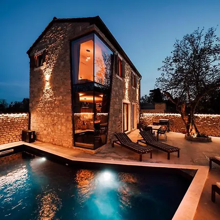 Casa Giulia With Heated Pool Villa *
