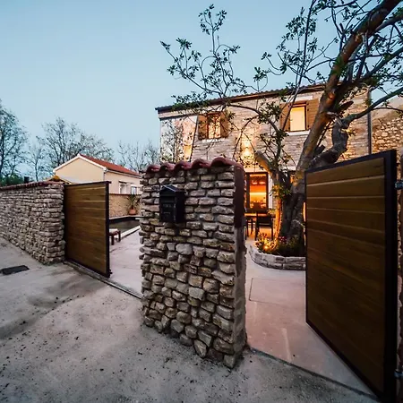 Casa Giulia With Heated Pool * Privlaka (Zadar)