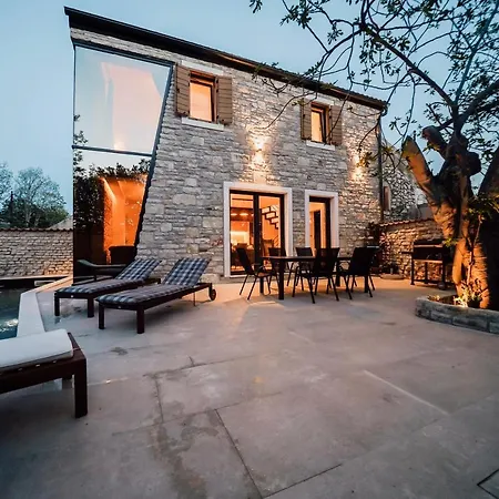 Casa Giulia With Heated Pool * Privlaka (Zadar)