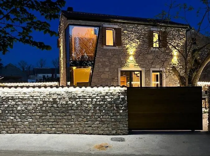 Vila Casa Giulia With Heated Pool